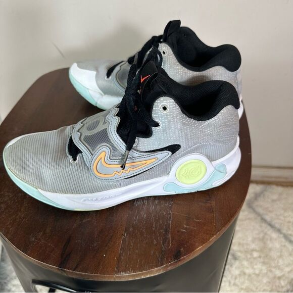 Nike Gray and Black Sneakers with Modern Design - Picture 1 of 7